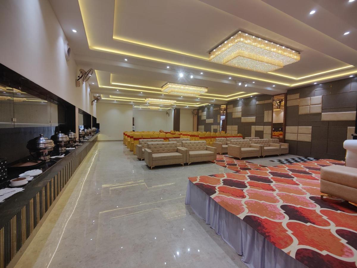 Hotel Ganpati Palace Mathura Exteriér fotografie